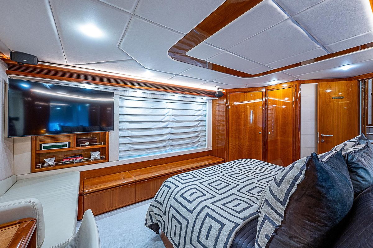 2006 Ferretti Yachts 83 