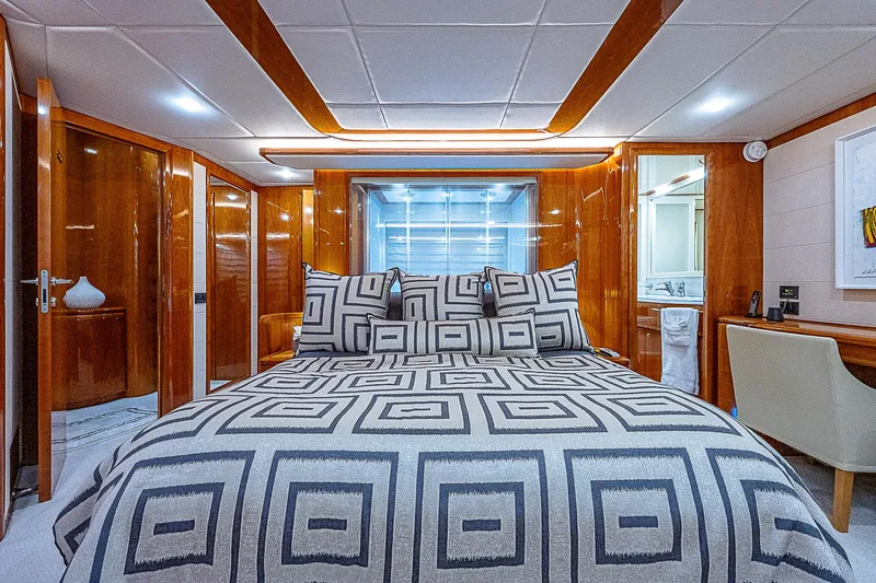 La Bella Vita Yacht Photos Pics 