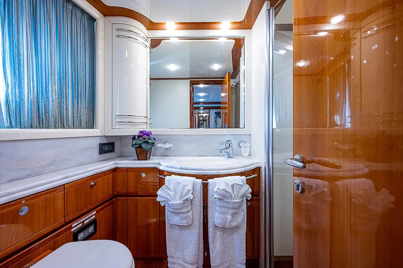 La Bella Vita Yacht Photos Pics 