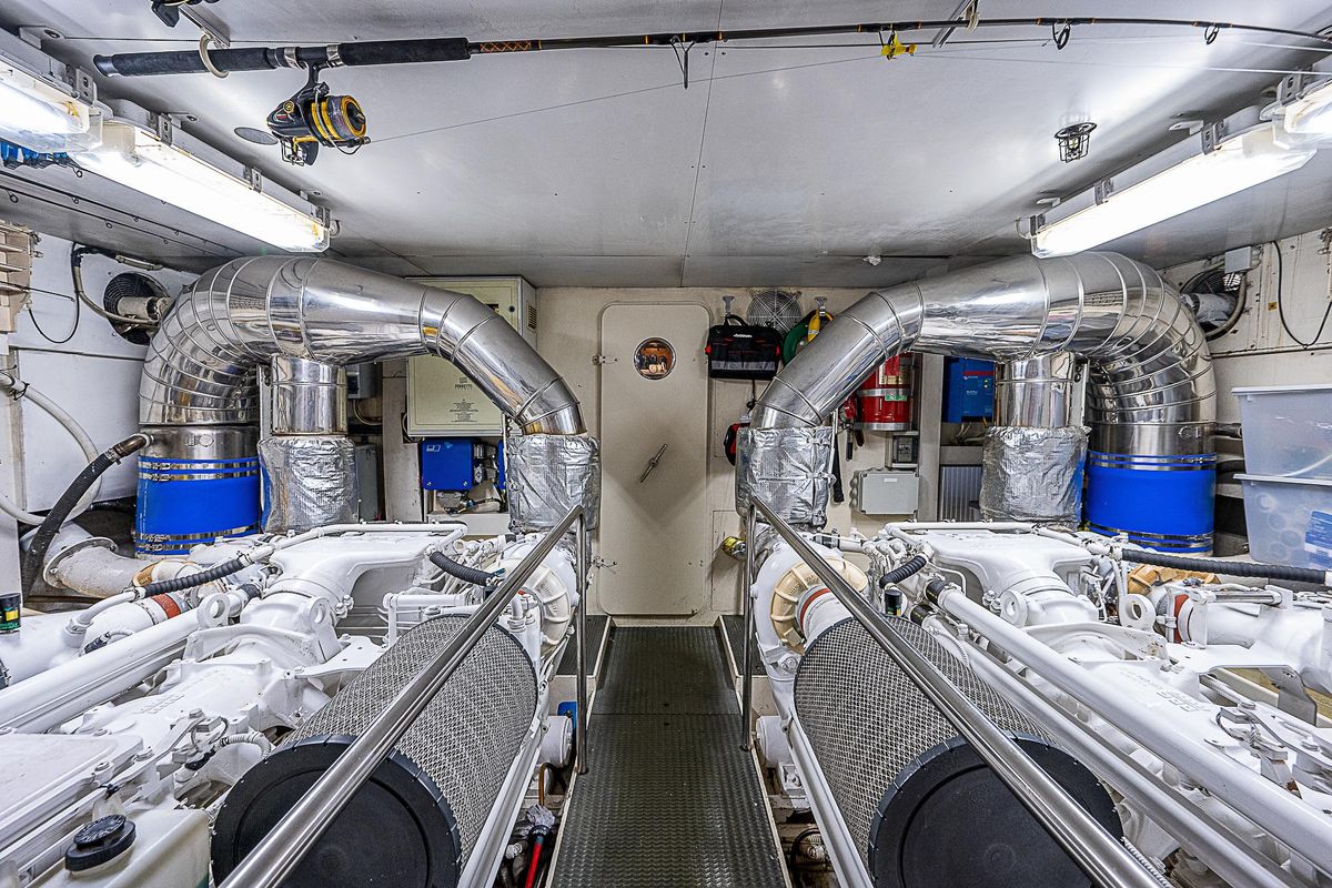 2006 Ferretti Yachts 83 
