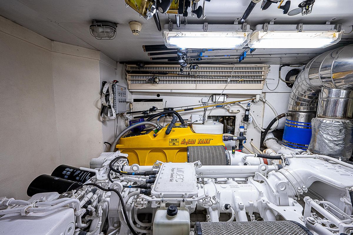 2006 Ferretti Yachts 83 