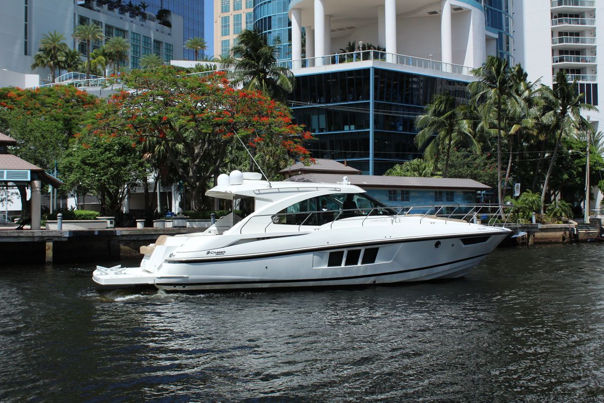2014 Cruisers Yachts 45 