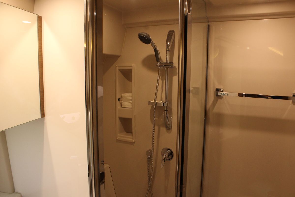 2014 Cruisers Yachts 45 