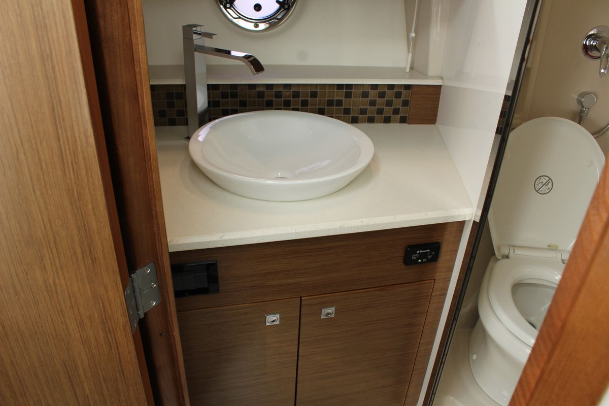 2014 Cruisers Yachts 45 