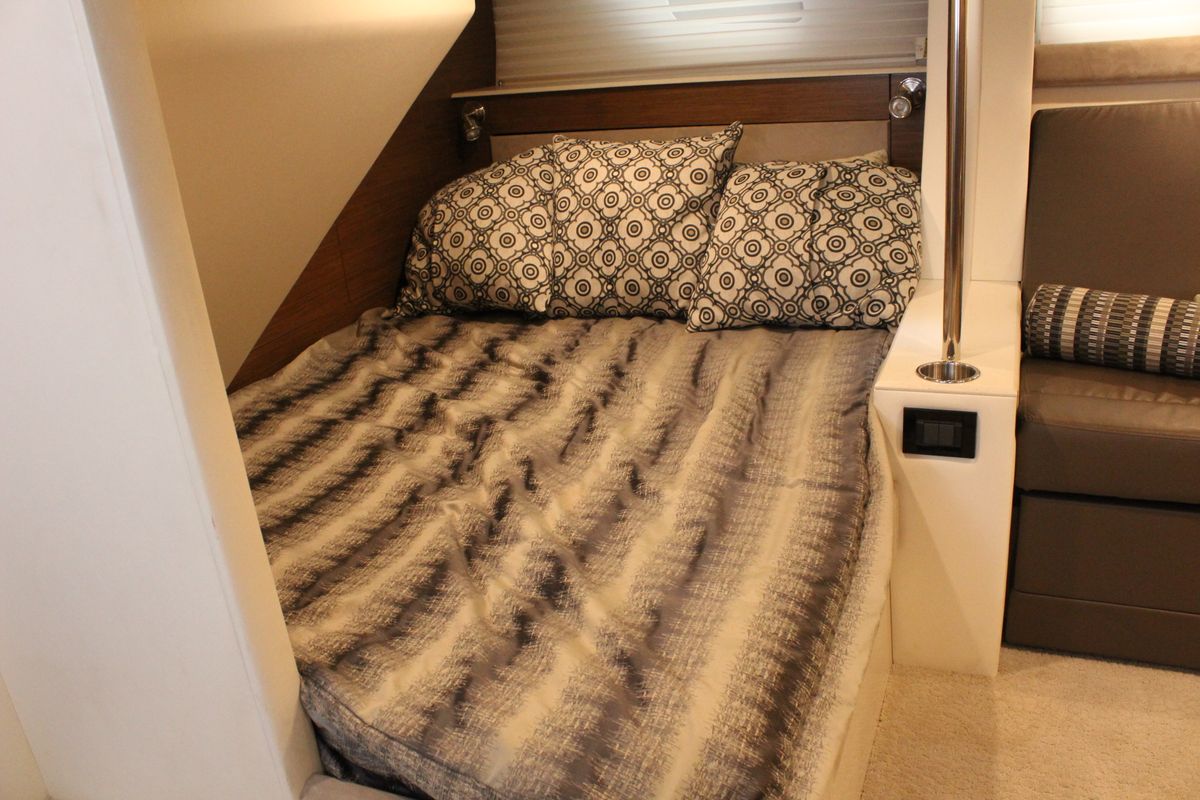 2014 Cruisers Yachts 45 