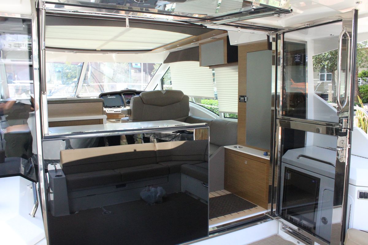 2014 Cruisers Yachts 45 