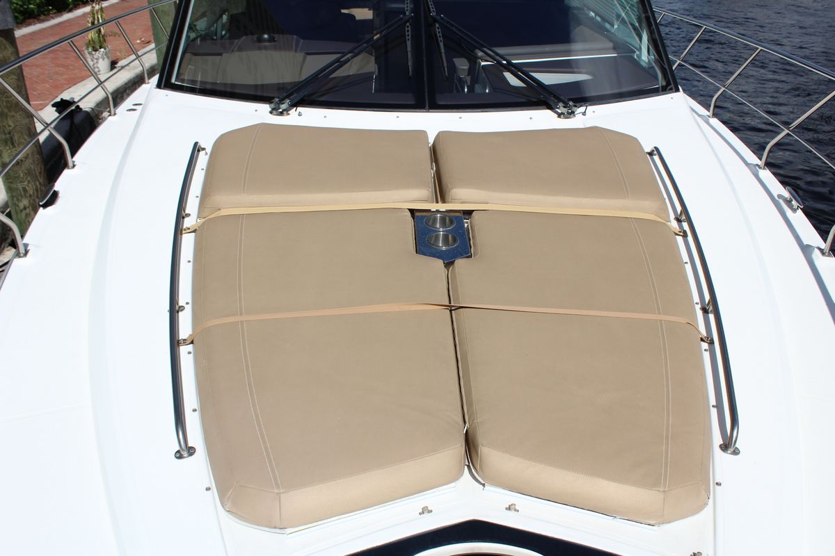 2014 Cruisers Yachts 45 