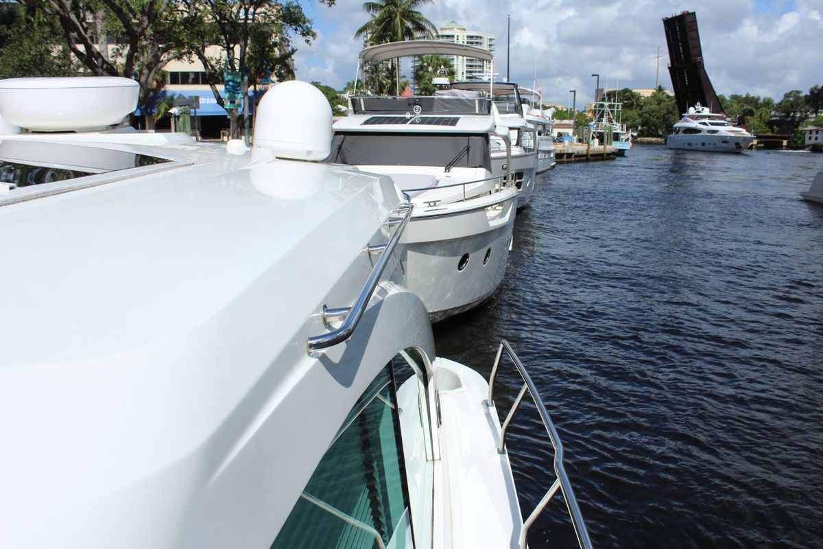 2014 Cruisers Yachts 45 