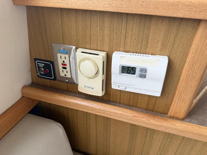  Yacht Photos Pics Control panel on 2001 Bayliner 3988 Command Bridge Motoryacht with heater and thermostat.