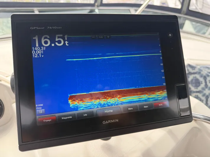  Yacht Photos Pics Garmin GPSMAP 7610xsv sonar display on 2001 Bayliner 3988 Command Bridge Motoryacht.