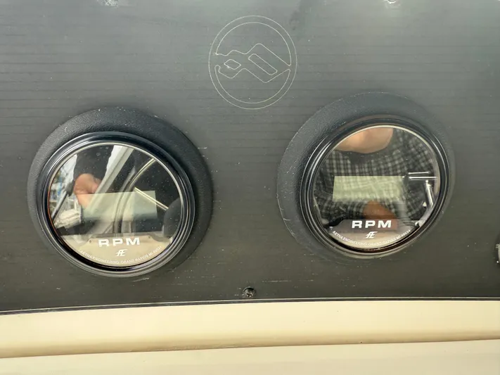  Yacht Photos Pics Close-up of RPM gauges on a 2001 Bayliner 3988 Command Bridge Motoryacht.