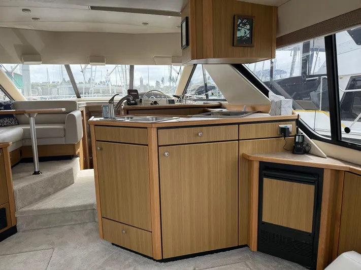  Yacht Photos Pics Interior of 2001 Bayliner 3988 Command Bridge Motoryacht with modern kitchen and seating area.
