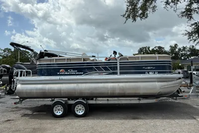 Sun Tracker Party Barge 22 DLX