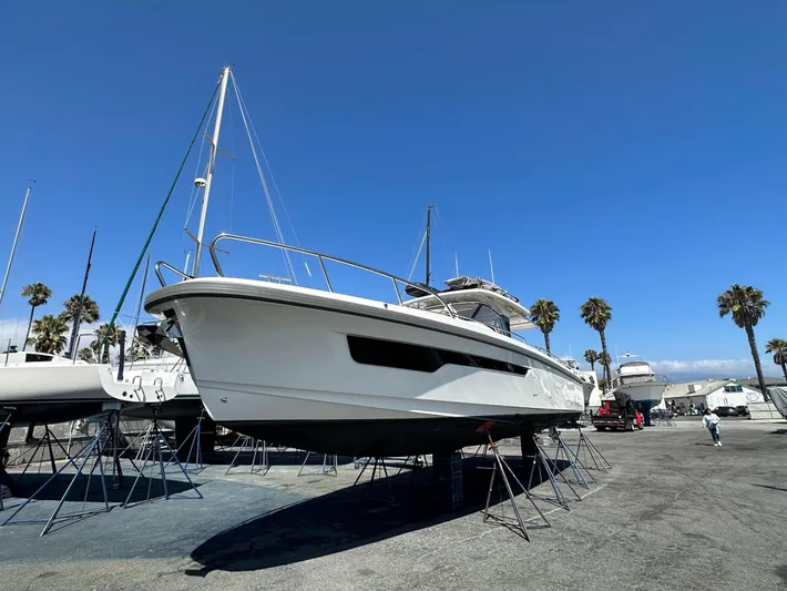 Dog House Yacht Photos Pics 