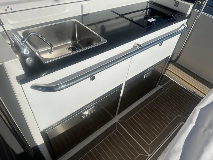 Dog House Yacht Photos Pics 