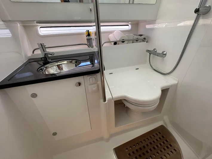 Dog House Yacht Photos Pics Head With Seperate Shower