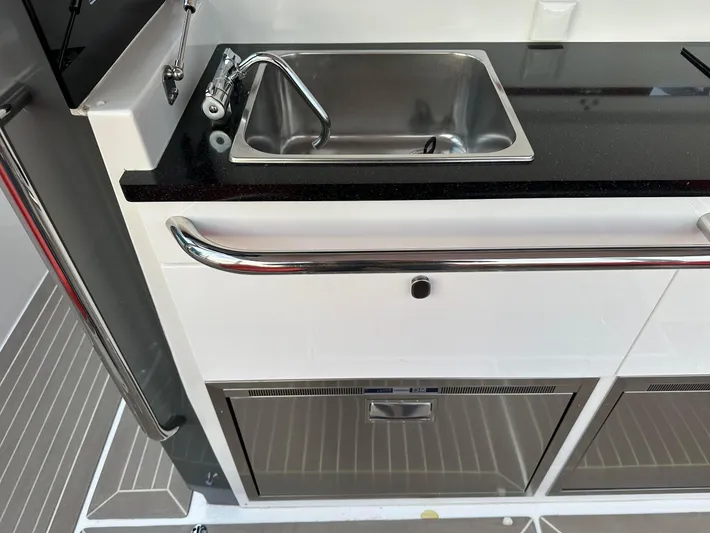 Dog House Yacht Photos Pics 