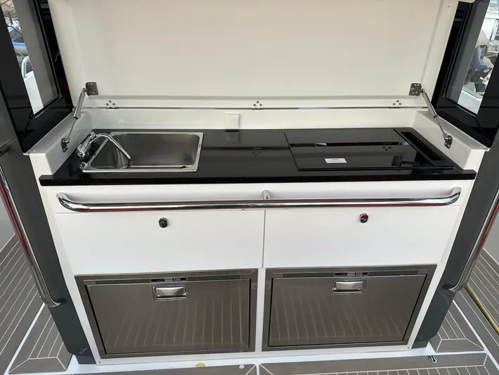 Dog House Yacht Photos Pics 