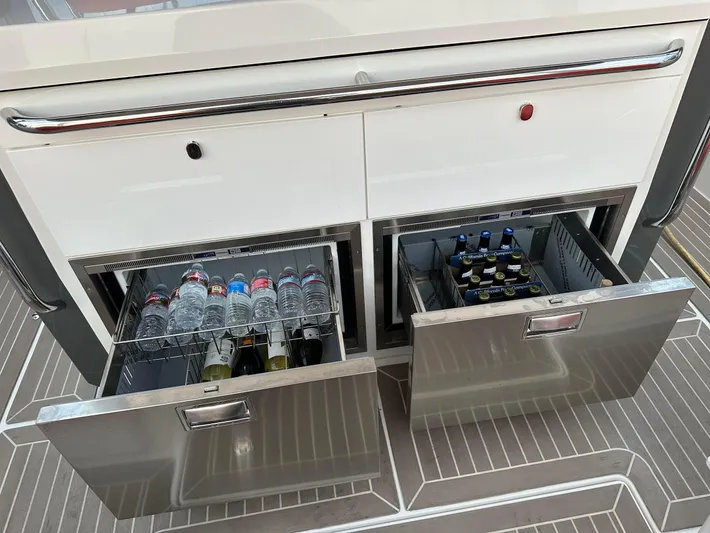 Dog House Yacht Photos Pics 