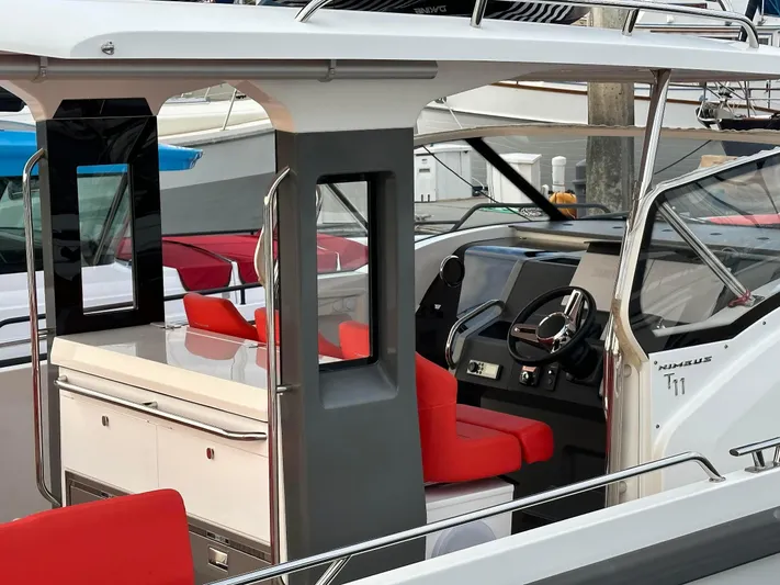 Dog House Yacht Photos Pics 