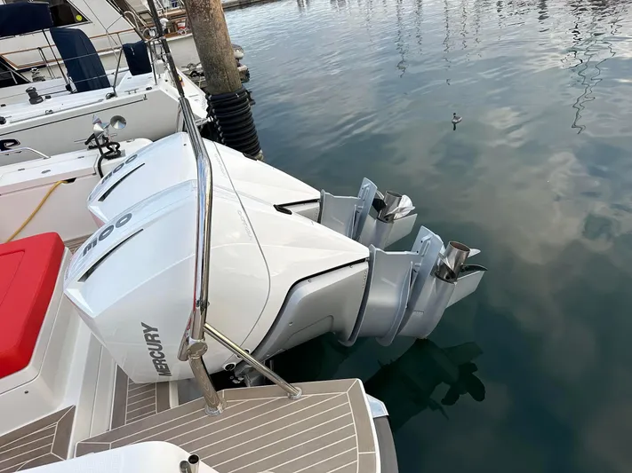 Dog House Yacht Photos Pics 