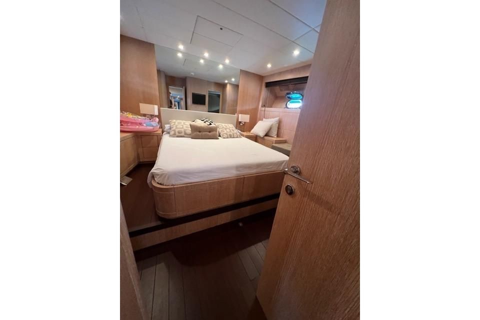 2009 Mangusta 72 