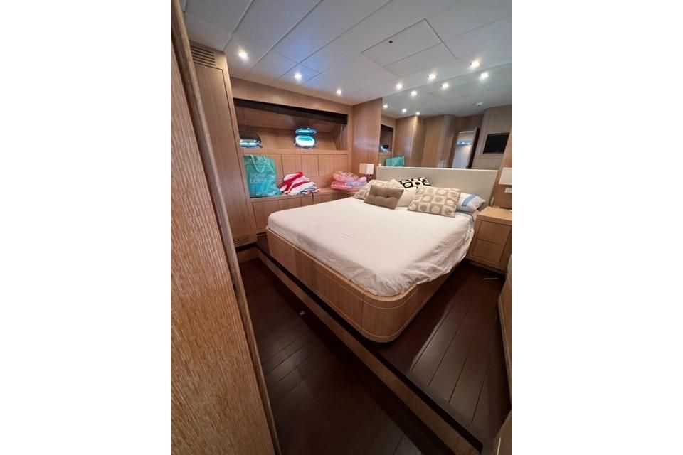 2009 Mangusta 72 