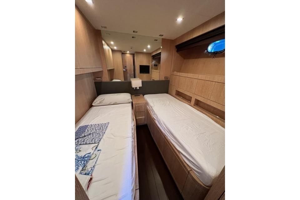 2009 Mangusta 72 
