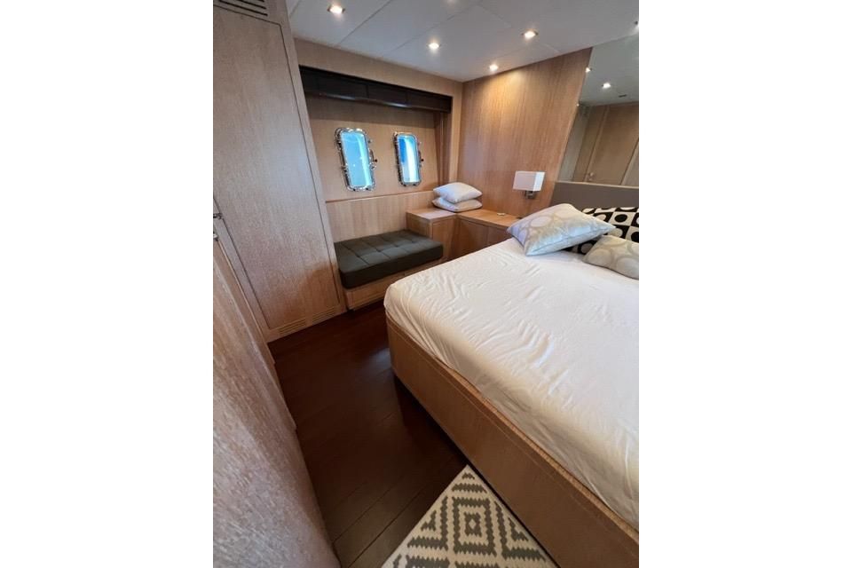 2009 Mangusta 72 