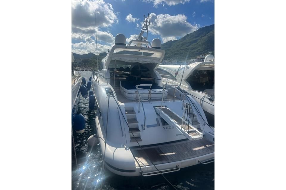 2009 Mangusta 72 