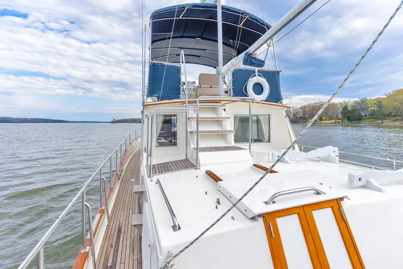 Lu-sea-lu Yacht Photos Pics 