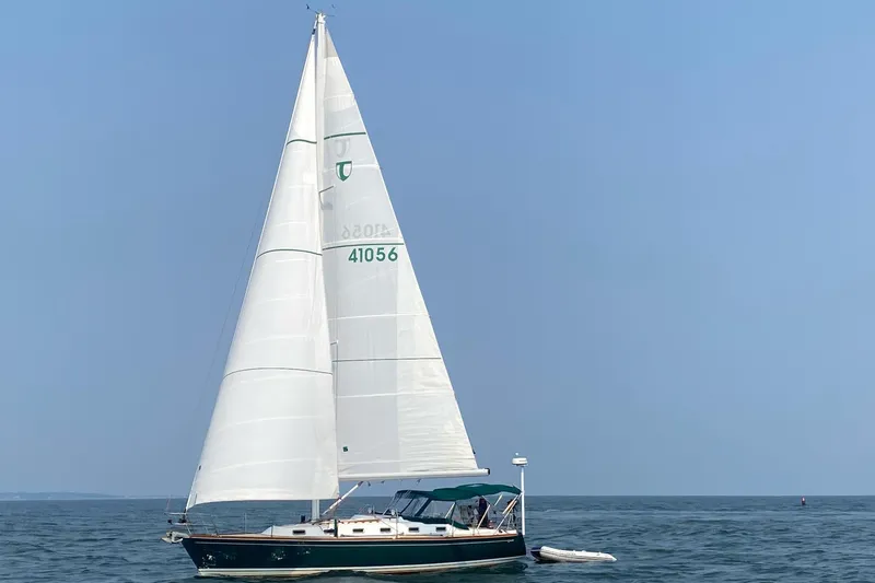  Yacht Photos Pics Sailing yacht Tartan 4100, 2001 model, cruising on open water under clear skies.