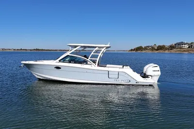 Robalo R317 Dual Console