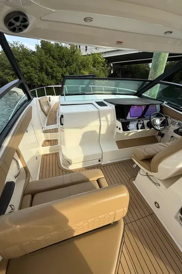  Yacht Photos Pics 2021 Sea Ray Sundancer 320 Coupe OB cockpit with tan seating and modern controls.