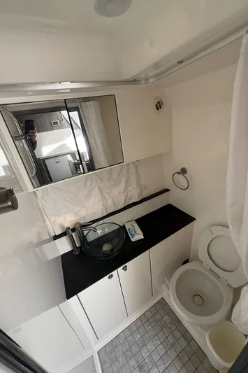  Yacht Photos Pics 2021 Sea Ray Sundancer 320 Coupe OB bathroom with modern fixtures and sleek design.