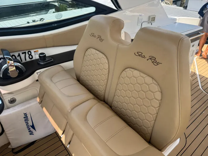  Yacht Photos Pics 2021 Sea Ray Sundancer 320 Coupe Outboard cockpit with tan leather seats and control panel.
