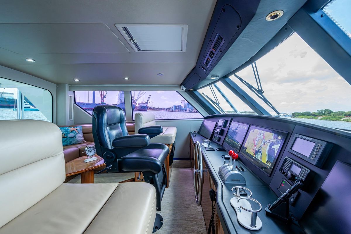 2005 Viking 61 