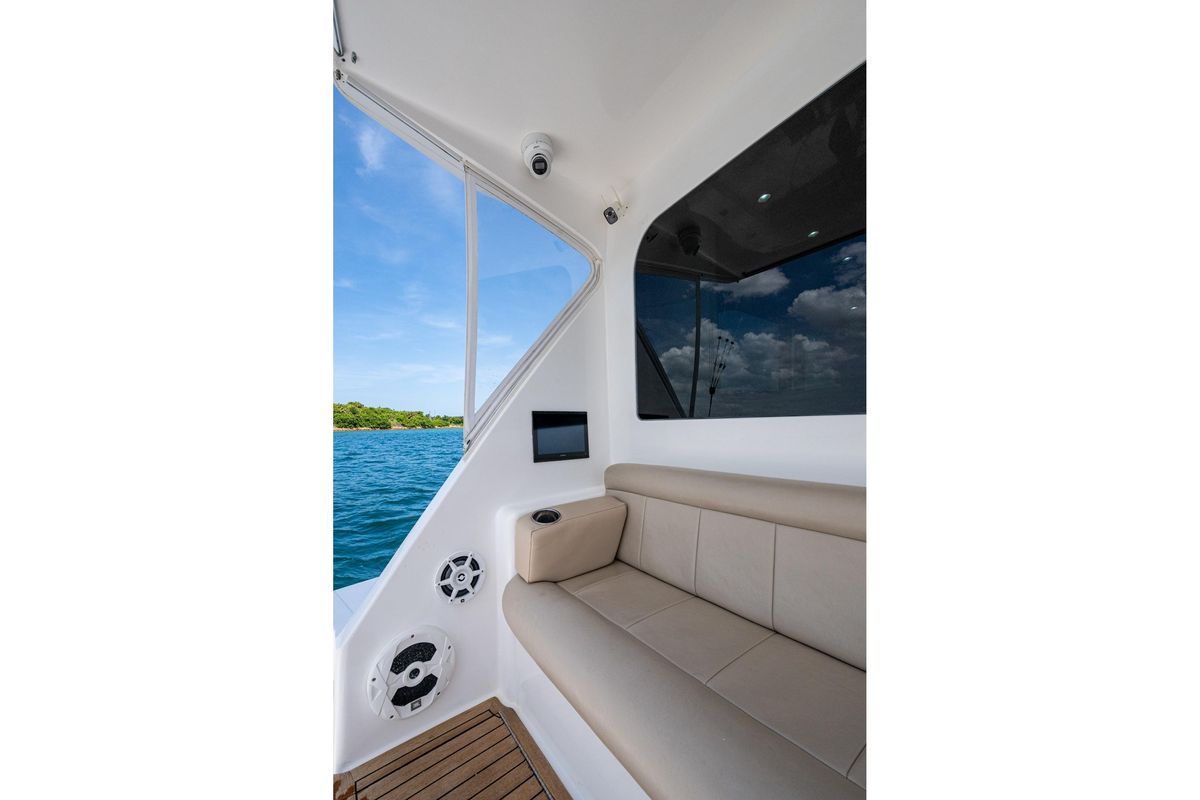2005 Viking 61 