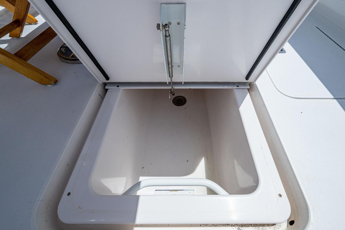 2005 Viking 61 
