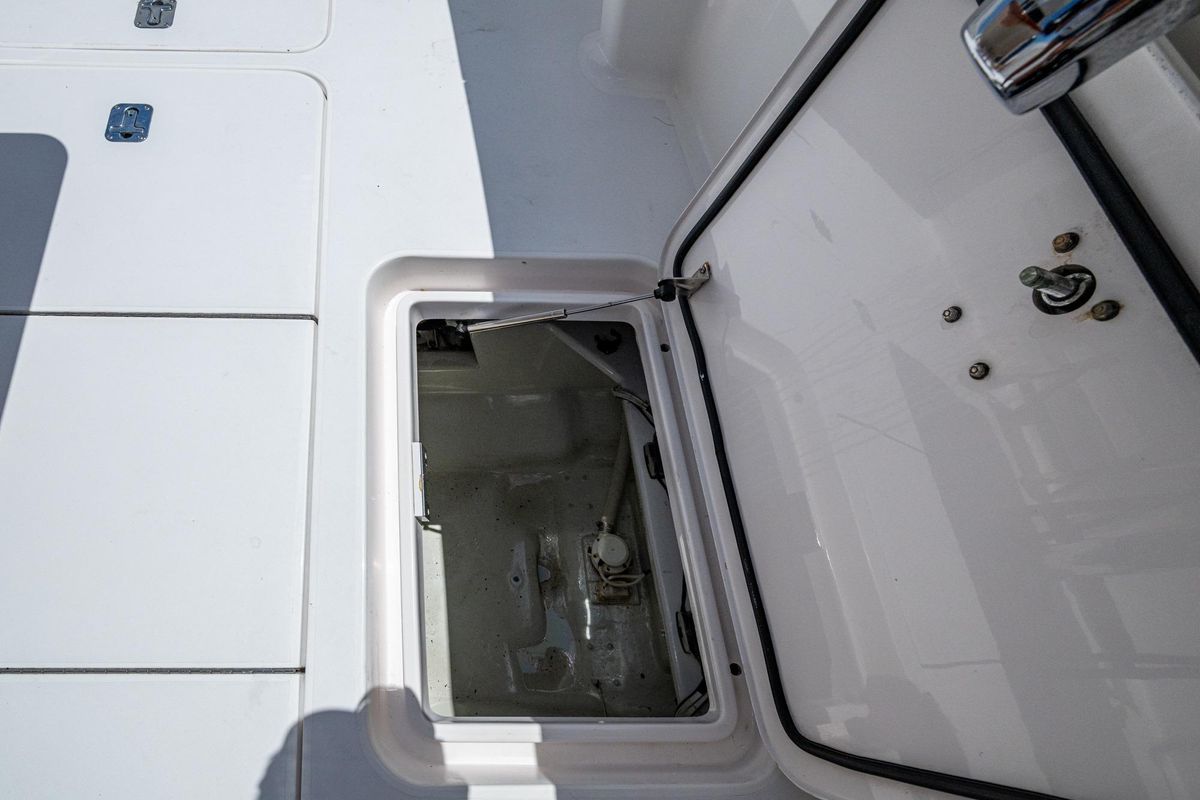 2005 Viking 61 