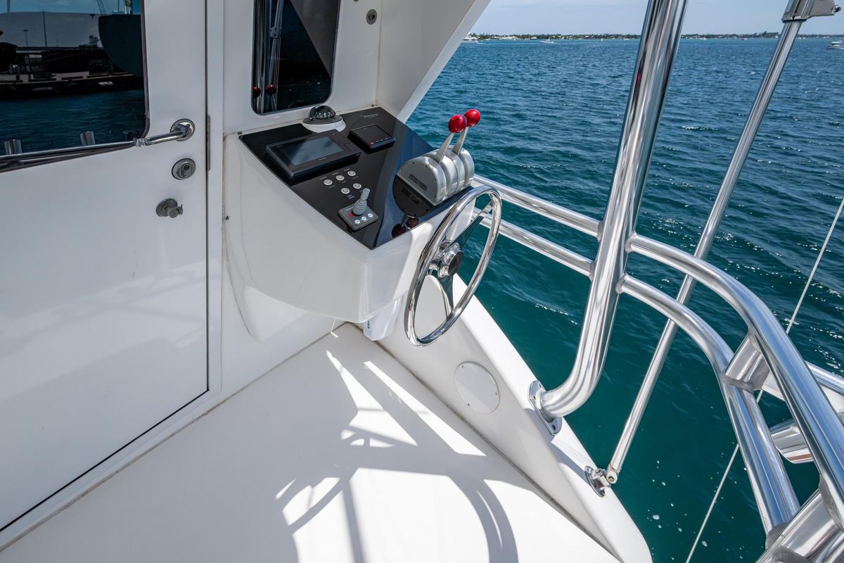 2005 Viking 61 