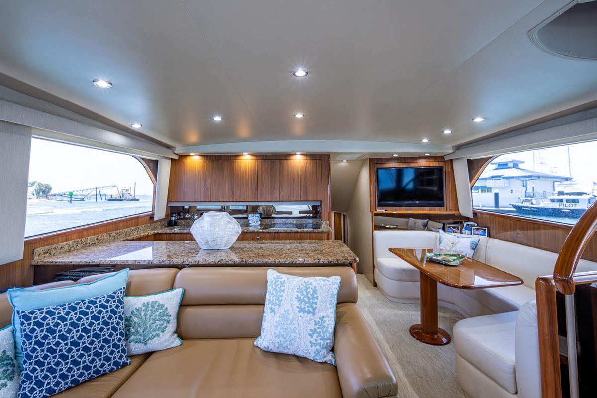 2005 Viking 61 
