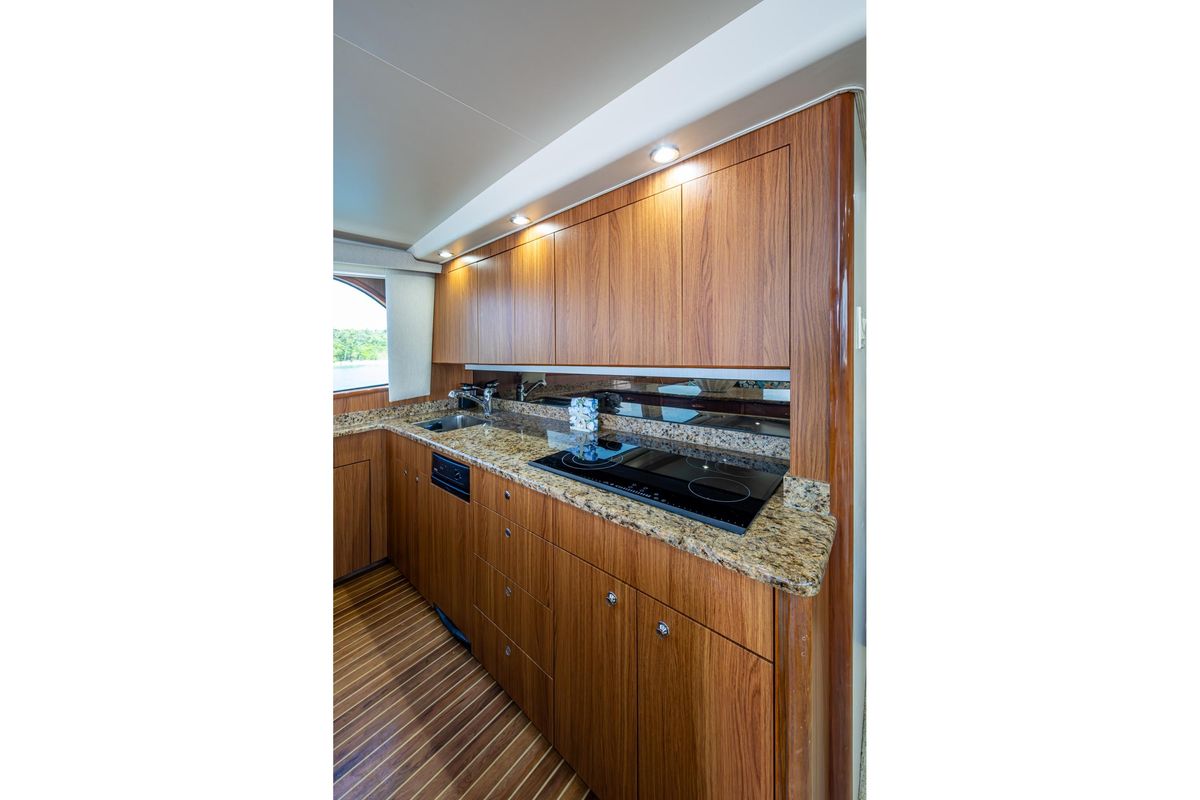2005 Viking 61 