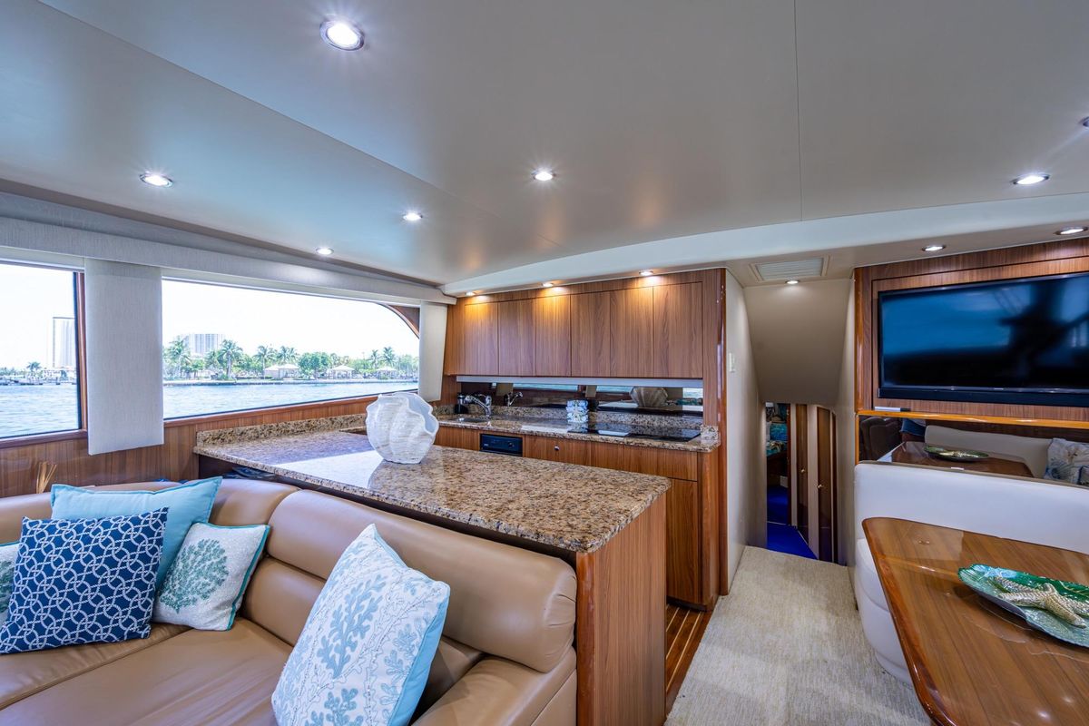 2005 Viking 61 
