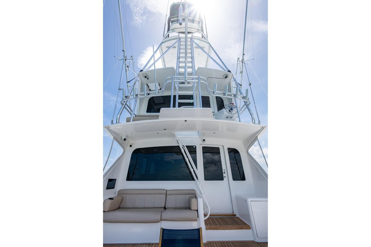 2005 Viking 61 