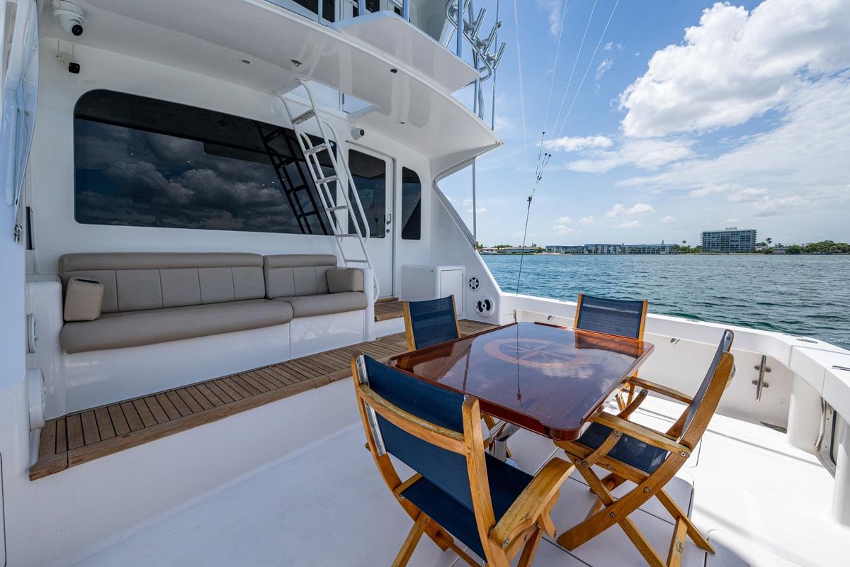 2005 Viking 61 