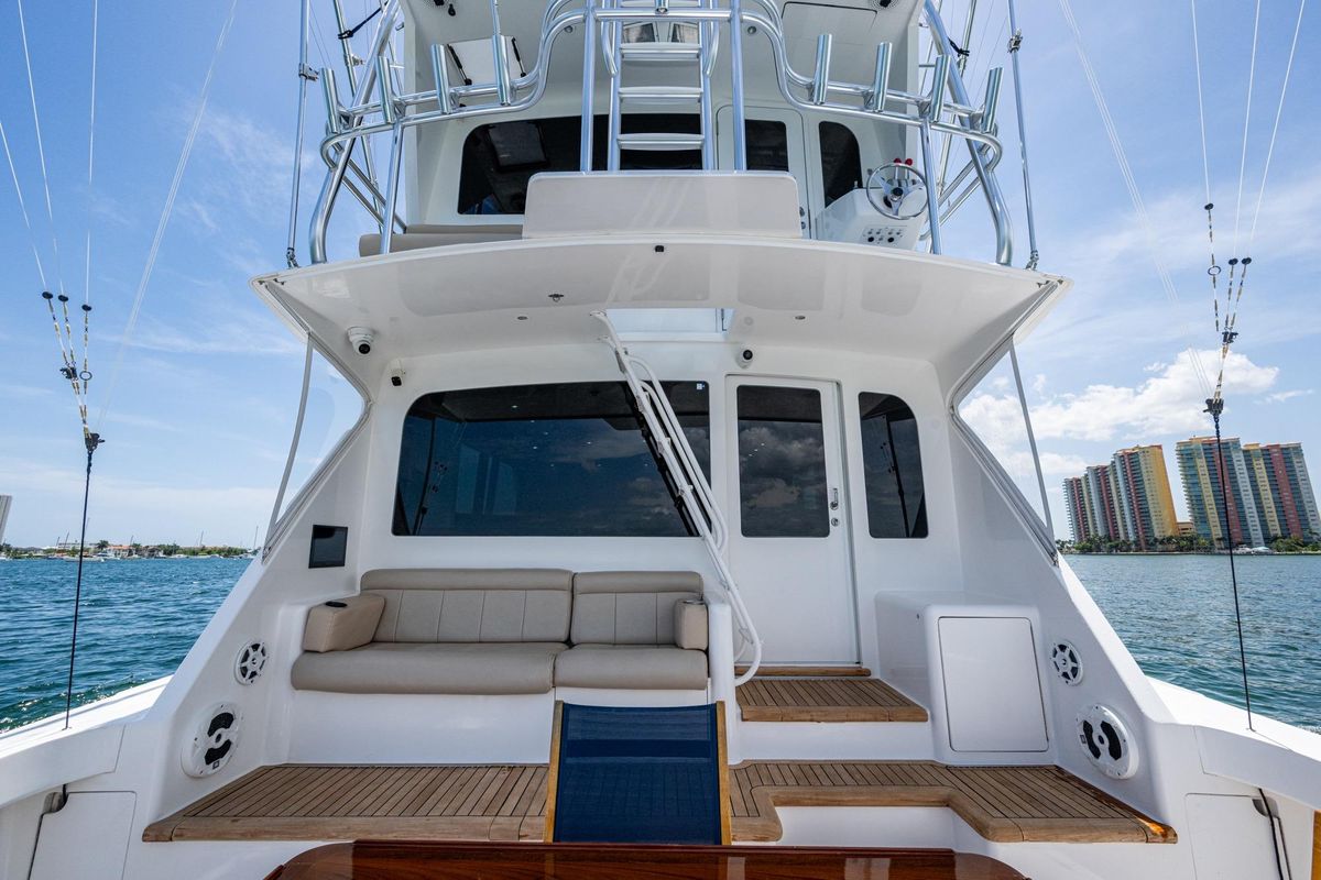 2005 Viking 61 