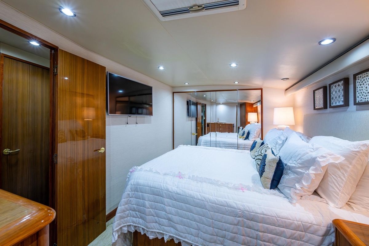 2005 Viking 61 
