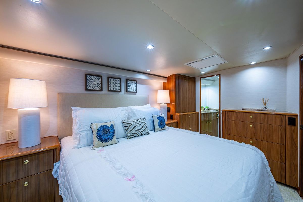 2005 Viking 61 