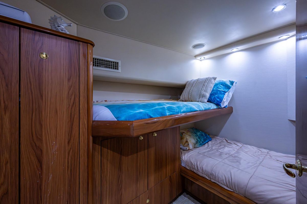 2005 Viking 61 